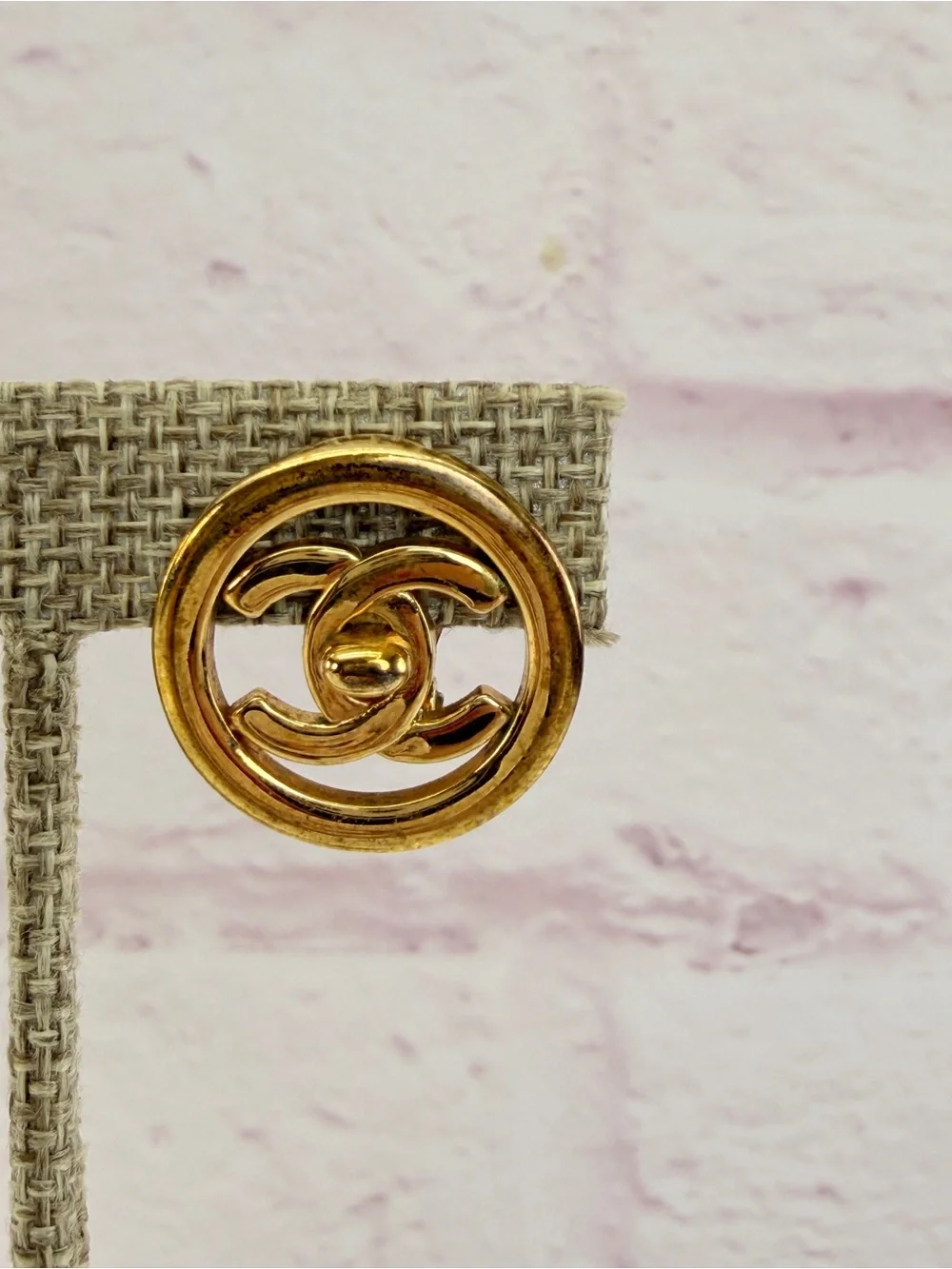 CHANEL Vintage CC Turnlock Logo Round Clip On Earrings
